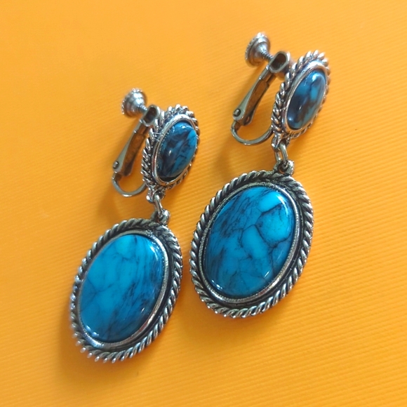 Vintage turquoise Western style screw back earrings - Picture 3 of 5